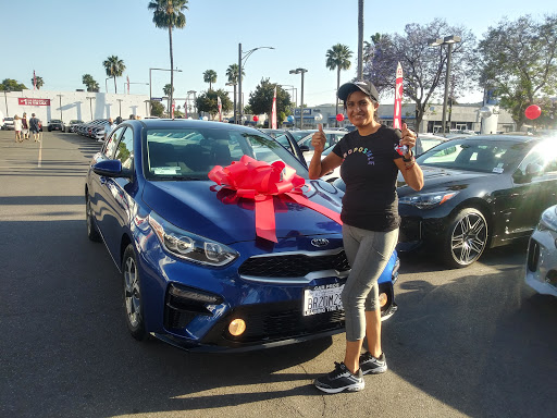 Kia Dealer «Car Pros Kia Glendale», reviews and photos, 400 S Brand Blvd, Glendale, CA 91204, USA