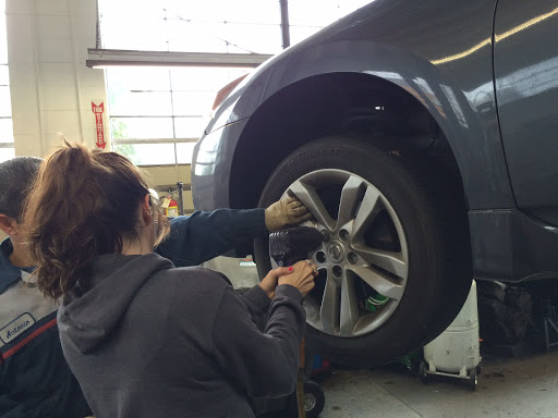 Auto Repair Shop «B&W Service Center», reviews and photos, 3260 26th St, San Francisco, CA 94110, USA