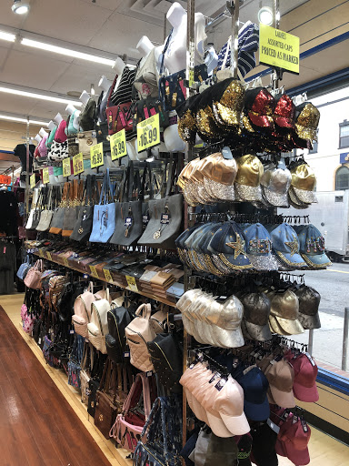 Variety Store «DII Deals & Discounts», reviews and photos, 3611 Broadway, Long Island City, NY 11106, USA