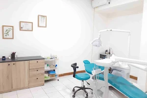 10to8 Dental Clinic (Dokter Gigi / Dentist) image