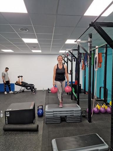 puertas automaticas Mufit 2 - Entrenamiento, nutrición y fisioterapia en Tomares