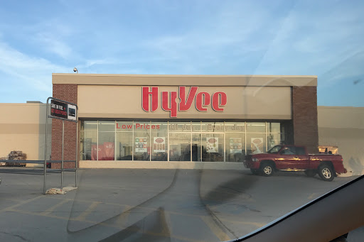 Hy-Vee Grocery Store