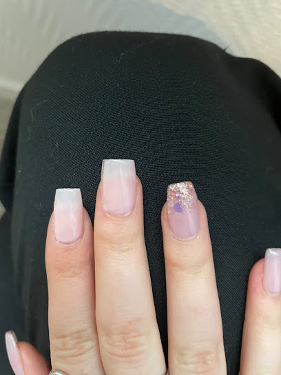 Lovelie institute Ongles - cils -Microblading