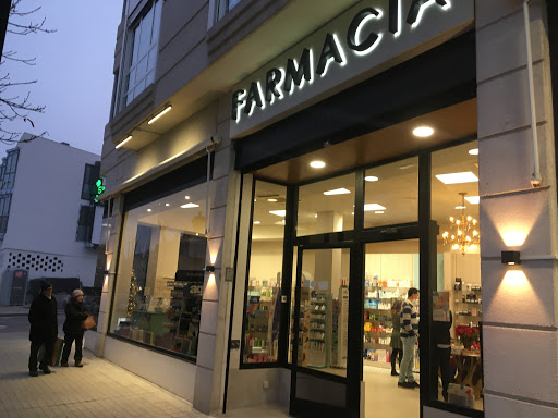 Información y opiniones sobre Farmacia Luna de Villanueva De La Cañada