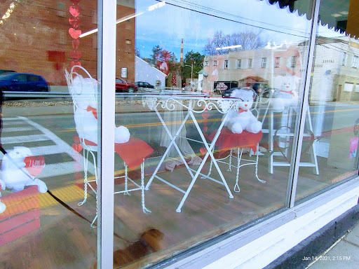 Florist «DeMuth Florist», reviews and photos, 302 Pittsburgh St, Connellsville, PA 15425, USA