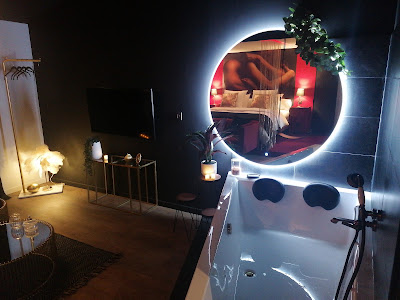 Une Nuit à Deux - Deux Love Room- sexy et charme - spa, près de Bordeaux et de Blaye, en Gironde, Nouvelle-Aquitaine à Eyrans
