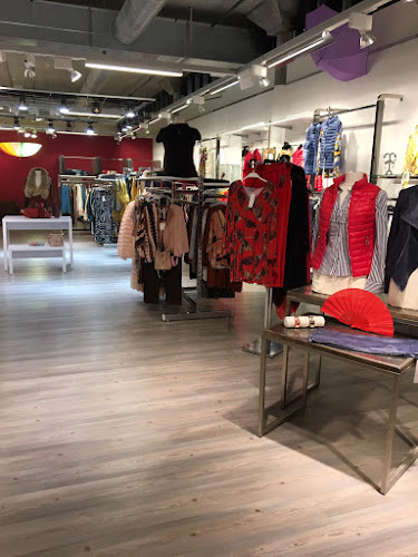 Rezensionen über She'S Boutique in Martigny - Bekleidungsgeschäft