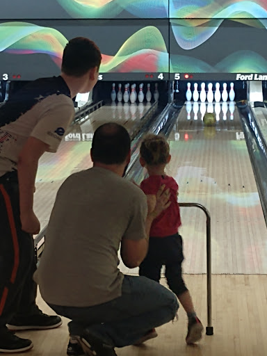 Bowling Alley «Ford Lanes Bowling Center», reviews and photos, 23100 Van Born Rd, Dearborn Heights, MI 48125, USA