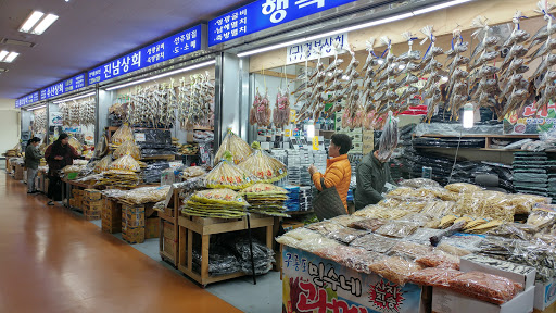 Fish shops in Seoul