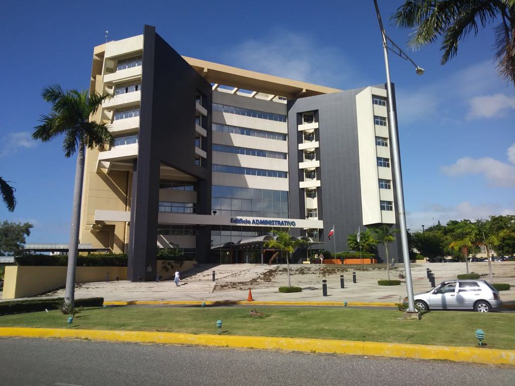 Edificio Administrativo Universidad Autónoma Santo Domingo