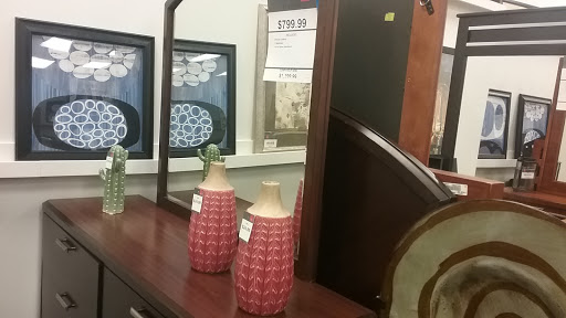 CORT Furniture Rental & Clearance Center, 280 Industrial Blvd, La Vergne, TN 37086, USA, 