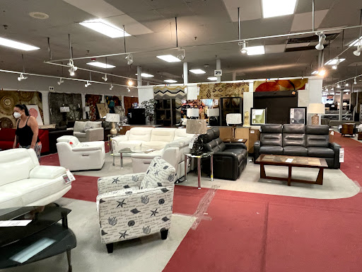 Outlet Store «Rooms To Go Outlet Furniture Store - Clearwater», reviews and photos, 21411 US-19, Clearwater, FL 33759, USA