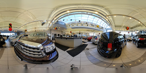 Toyota Dealer «Oakbrook Toyota», reviews and photos, 550 E Ogden Ave, Westmont, IL 60559, USA