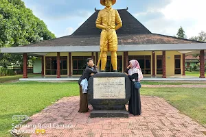 Monumen Jenderal Soedirman image