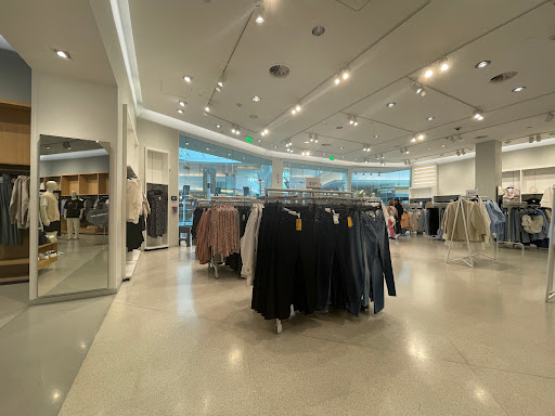 Clothing Store «H&M», reviews and photos, 4200 Conroy Rd, Orlando, FL 32839, USA