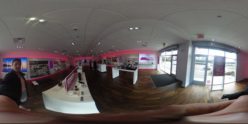Cell Phone Store «T-Mobile», reviews and photos, 2427 S Hwy 27, Clermont, FL 34711, USA