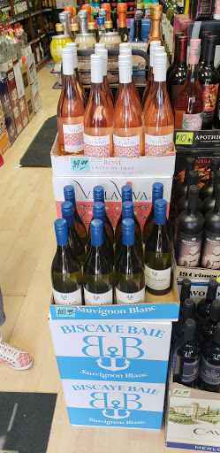 Wine Store «South Beach Wines & Liquors», reviews and photos, 325 Sand Ln, Staten Island, NY 10305, USA