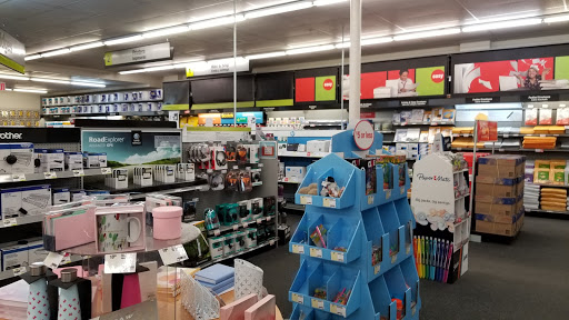 Office Supply Store «Staples», reviews and photos, 24-41 31st St, Astoria, NY 11102, USA