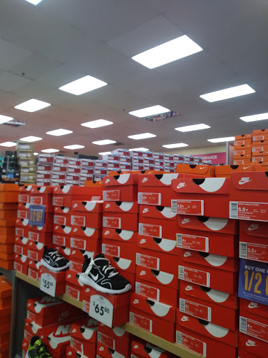 Shoe Store «Shoe Carnival», reviews and photos, 3408 S Glenstone Ave, Springfield, MO 65804, USA