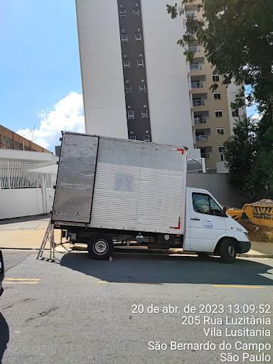Logo da empresa - # Carretos e mudança. Magno/transporte.