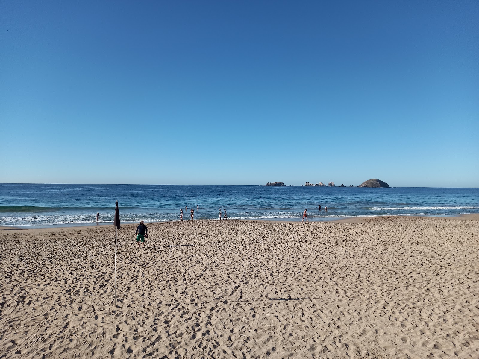 Foto de Playa Las Escolleras y el asentamiento