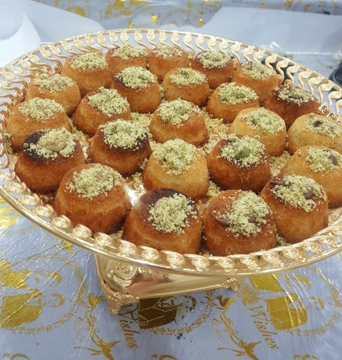 حلويات وكنافة رونق 