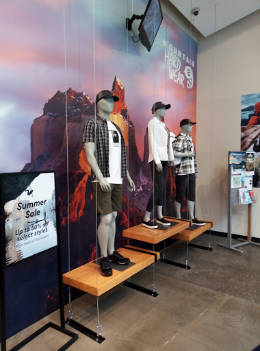 Outdoor Sports Store «Mountain Hardwear Store», reviews and photos, 250 Pine St, Seattle, WA 98101, USA
