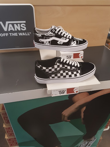 Shoe Store «Famous Footwear», reviews and photos, 8522 Eager Rd, Brentwood, MO 63144, USA