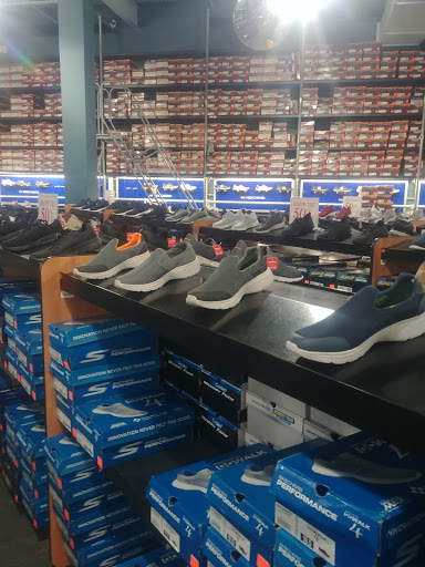 Shoe Store «SKECHERS Factory Outlet», reviews and photos, 8460 Gulf Fwy, Houston, TX 77017, USA