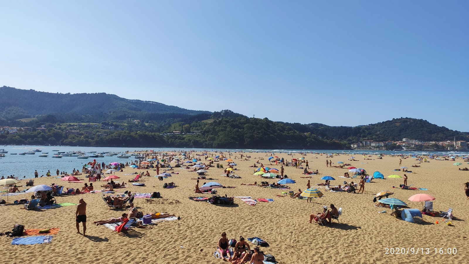 Foto van Laida beach en de nederzetting