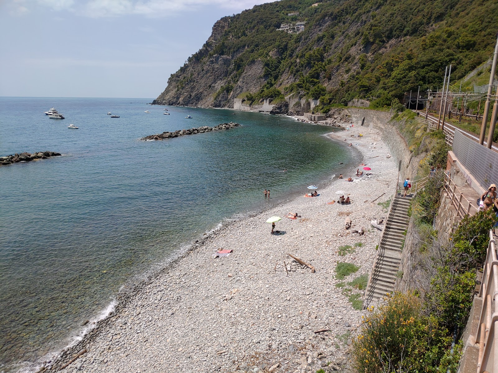 Photo de Spiaggia di Framura avec caillou gris de surface