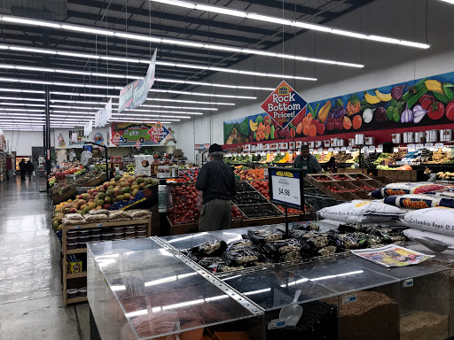 Grocery Store «Mega Foods Woodburn», reviews and photos, 1542 Mt Hood Ave, Woodburn, OR 97071, USA