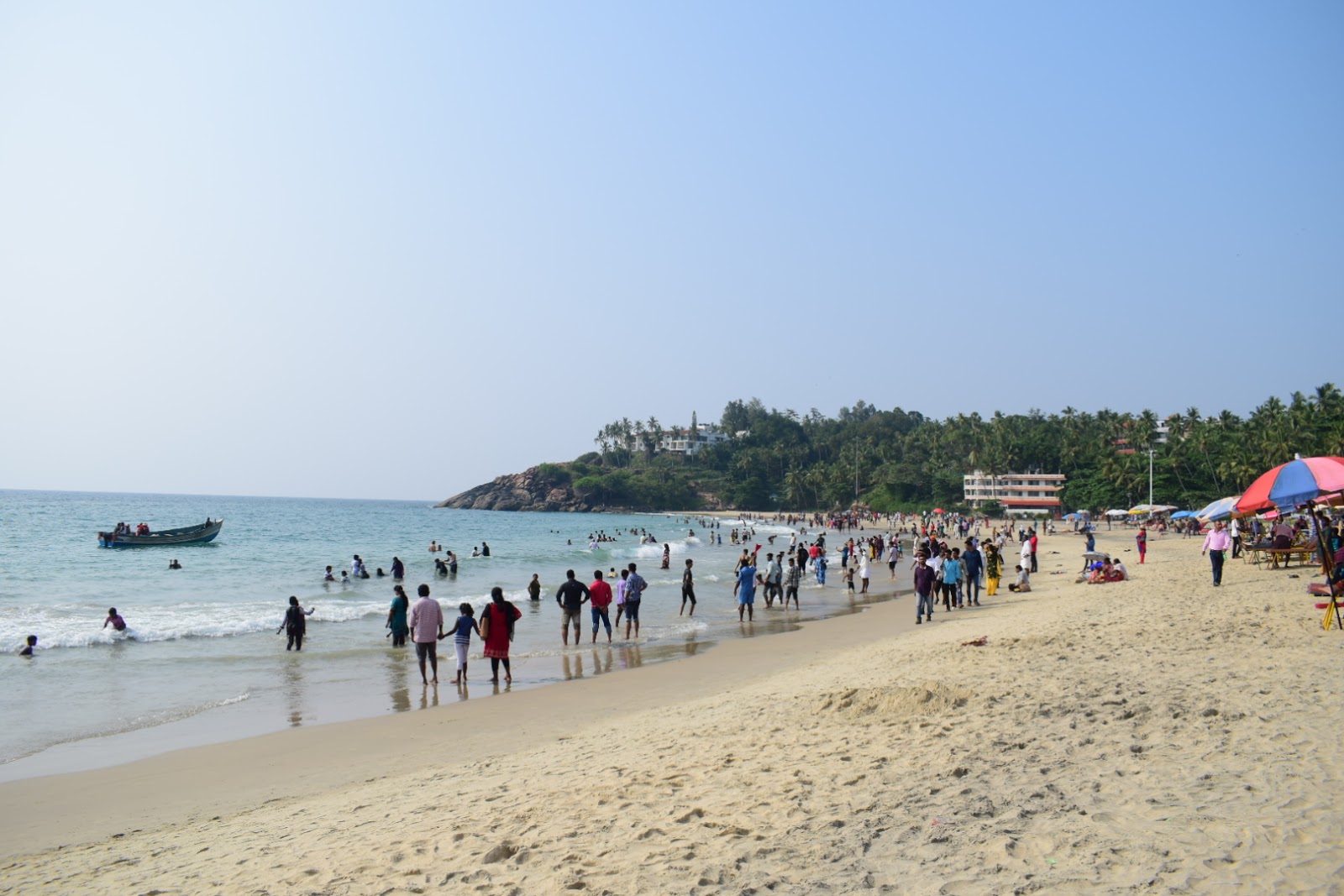 Φωτογραφία του Kovalam Beach και η εγκατάσταση
