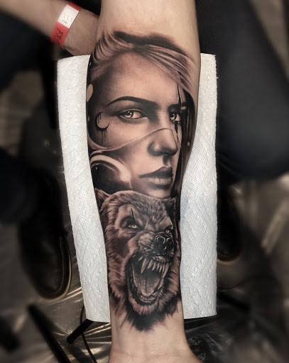 Tattoo Shop «The Divine Canvas Tattoos, Photography and Fine Art», reviews and photos, 1921 E Colonial Dr, Orlando, FL 32803, USA