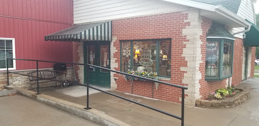 The Little Red Hen, 612 Hope Ave, Muscatine, IA 52761, USA, 