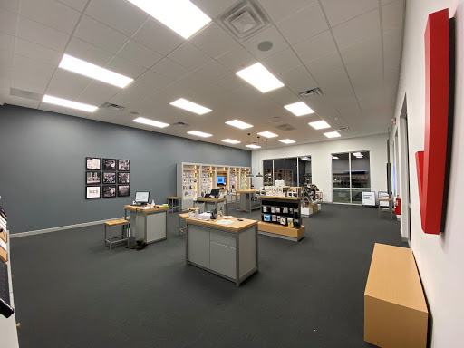 Cell Phone Store «Verizon Authorized Retailer, TCC», reviews and photos, 122 W Veterans Pkwy, Yorkville, IL 60560, USA