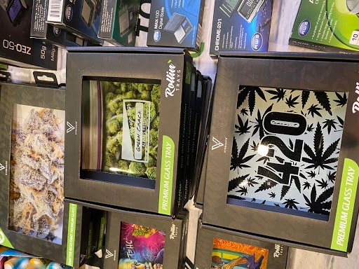 Vaporizer Store «Main Smoke Shop KC | Vape Shop», reviews and photos, 3429 Main St, Kansas City, MO 64111, USA