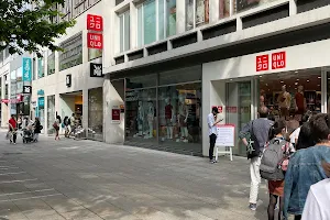 UNIQLO image