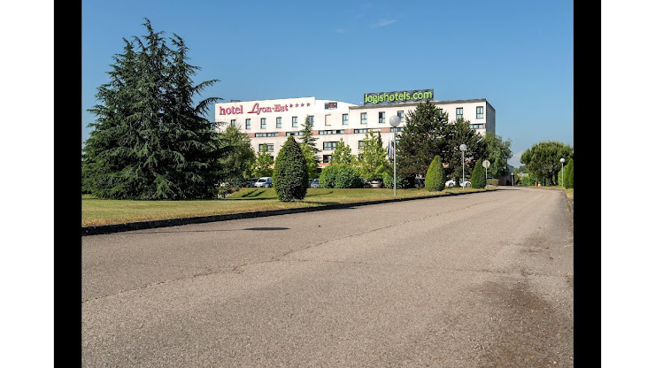 Photo hôtels Logis Hôtel Lyon Est - Porte de l'Ain Rest. le Relais de Genève 01700 Saint-Maurice-de-Beynost