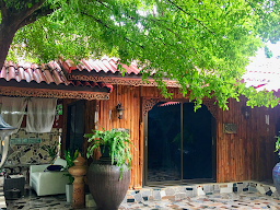 บ้านร่มไม้ Cafe & Guesthouse