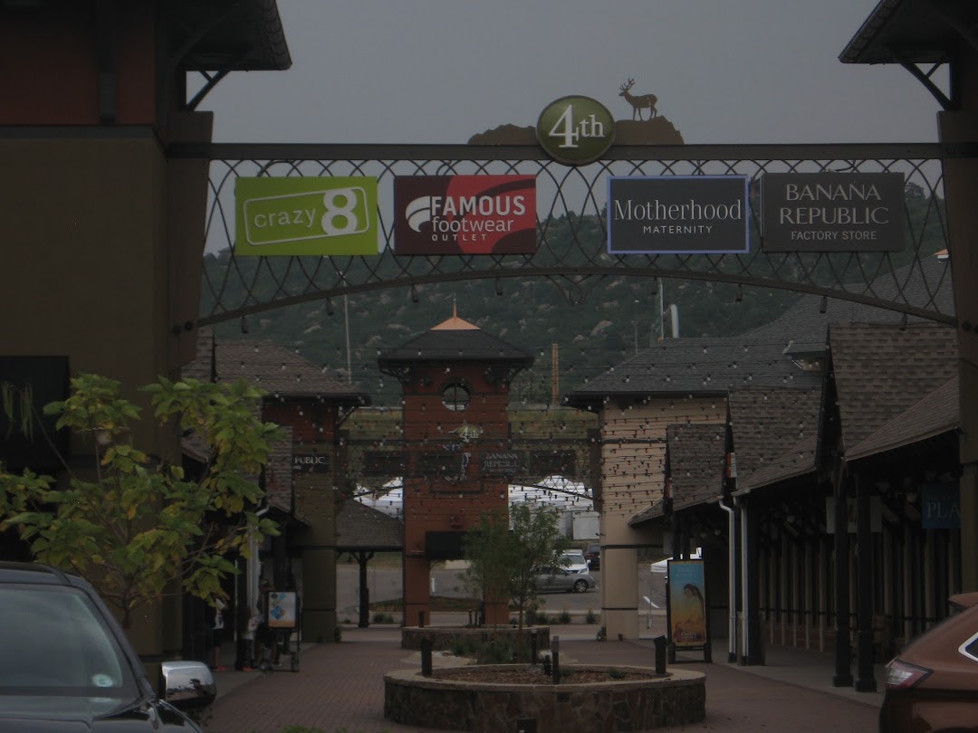 Famous Footwear Outlet