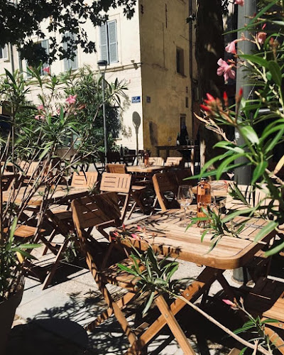 Le 17 Place aux Vins Avignon • Bar à vin / Caviste