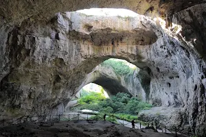 Скални отвори Деветашка пещера (Holes Devetashka Cave) image