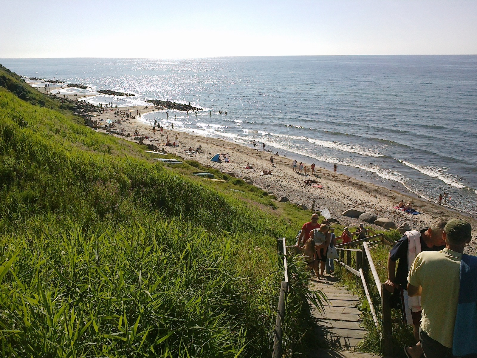 Foto av Vejby Beach med turkos rent vatten yta