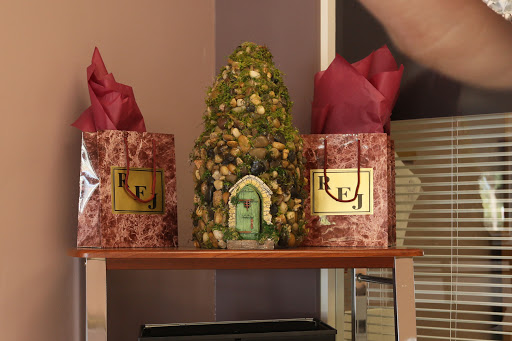 Jewelry Store «Royalty Fine Jewelers», reviews and photos, 10500 Ulmerton Rd #656, Largo, FL 33771, USA