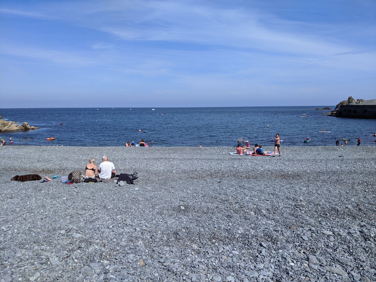 Fotografie cu Porthoustock beach cu nivelul de curățenie înalt