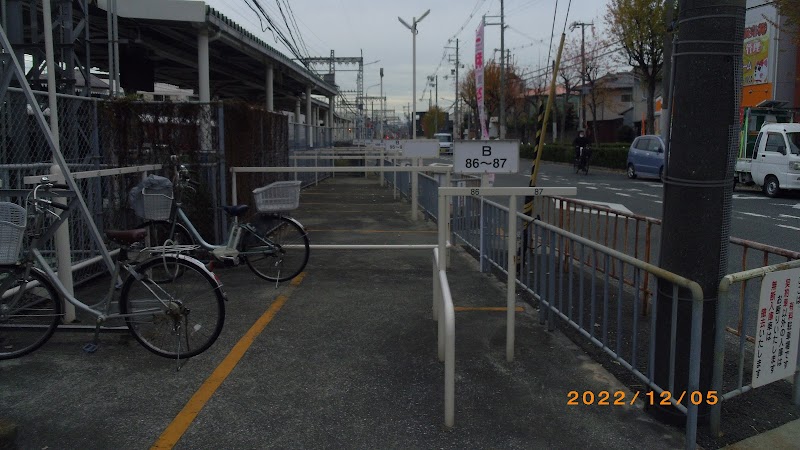 長瀬駅東自転車駐車場