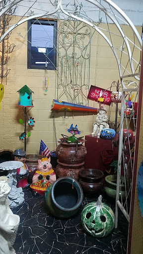 Flea Market «Springfield Flea Market & Gifts», reviews and photos, 1325 E Trafficway St, Springfield, MO 65802, USA