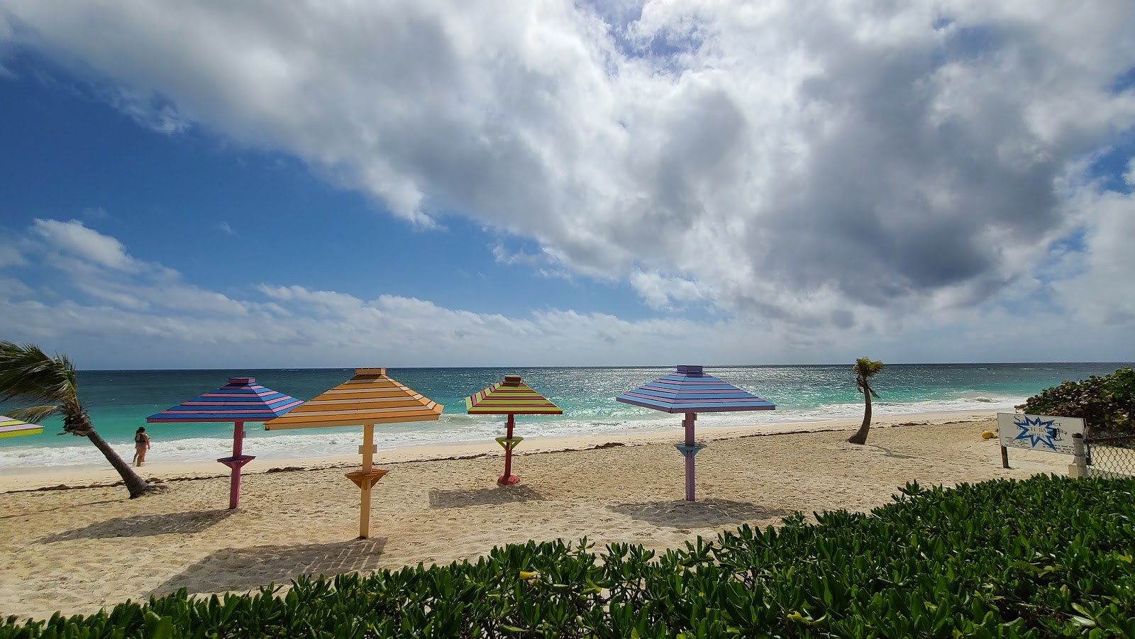 Foto de Coral beach con recta y larga