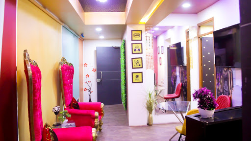 UK International Beauty School | India's Best Makeup Course International Academy In Noida